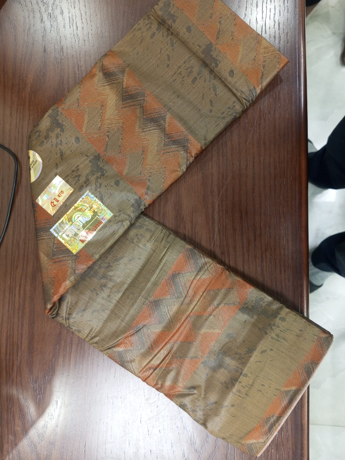 Swaj Premium Multi-Shaded Luxury Lungi - ৫ || হাত বড় সাইজ (Exclusive Collection) - Image 2